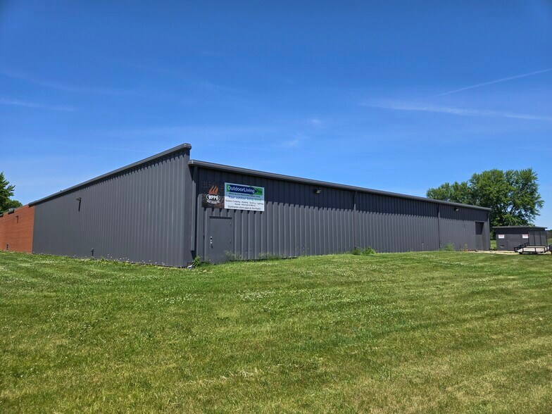 More Photos Of 400 S Railroad St, Warren Warehouse For Sale