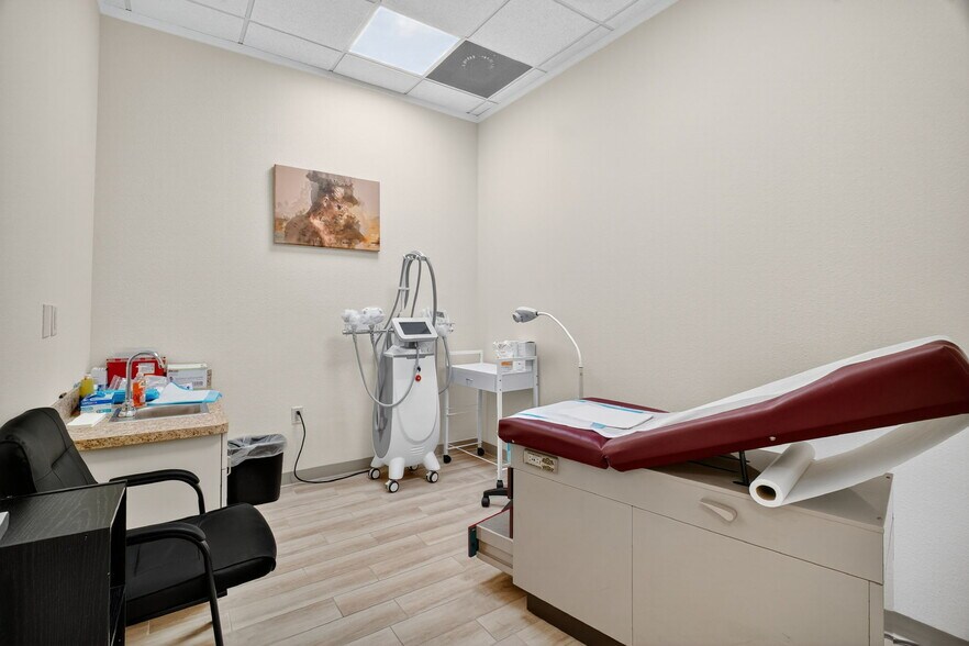 More Photos Of 1511 Buenos Aires Blvd, Lady Lake Funeral Home For Lease