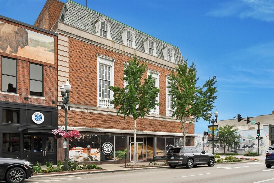 More Photos Of 800 La Salle St, Ottawa Office For Sale