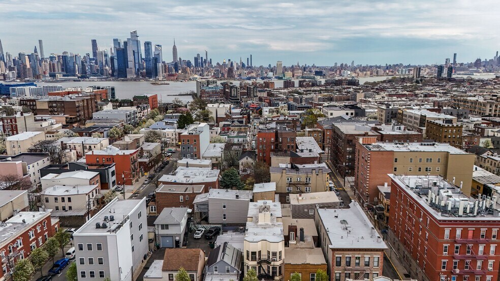 More Photos Of 904 Bergenline Ave, Union City Apartments For Sale