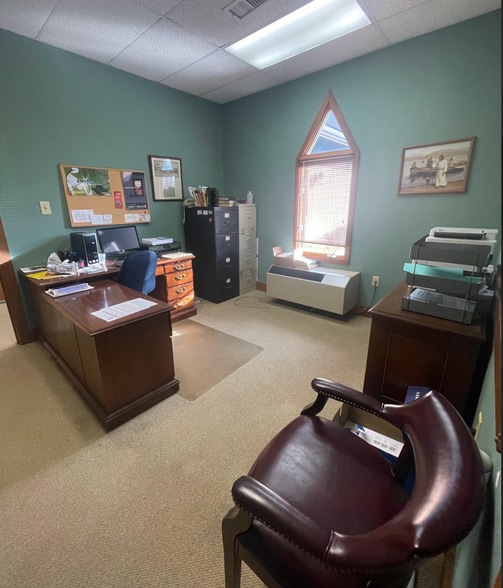 More Photos Of 14001 Shelbyville Rd, Louisville Specialty For Sale