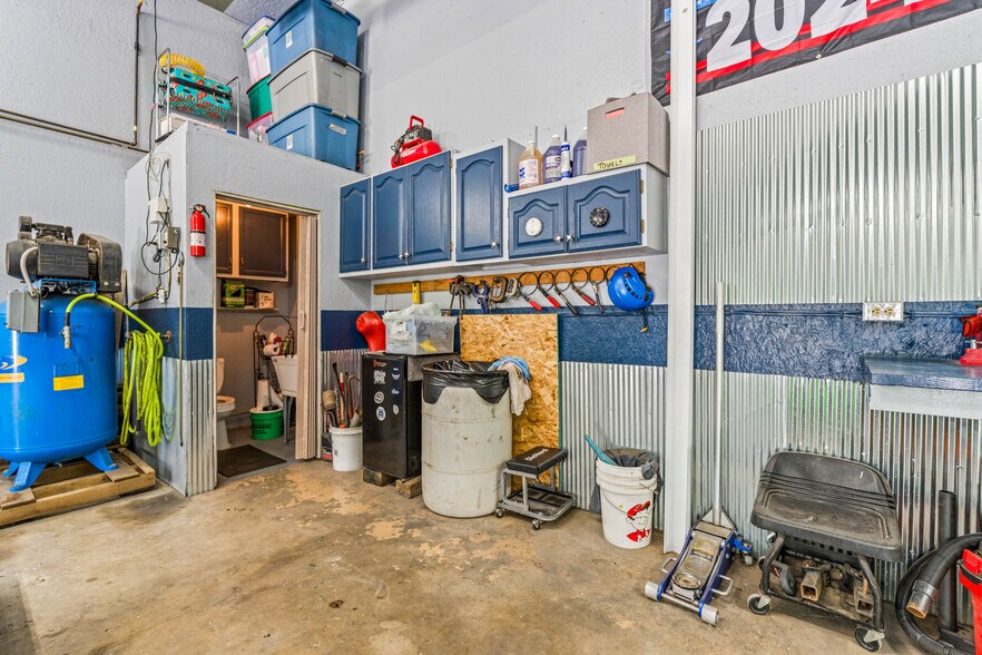 More Photos Of 1626 Dearborn St, Ellsworth Industrial For Sale