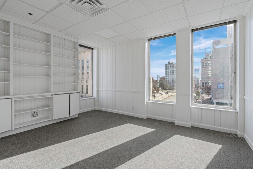 More Photos Of 300 James Robertson Pky, Nashville Office Residential For Lease