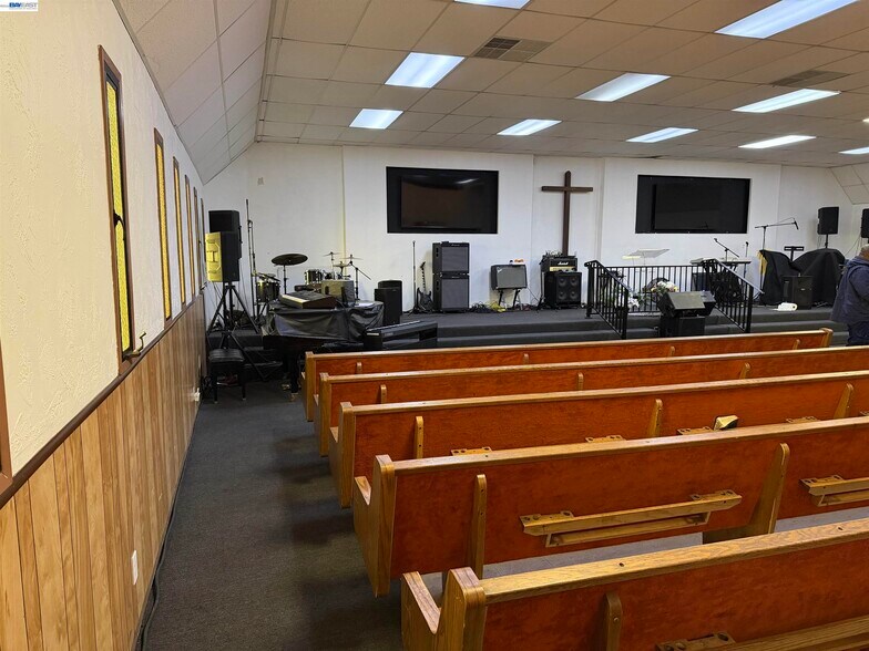 Primary Photo Of 5783 Foothill Blvd, Oakland Religious Facility For Sale