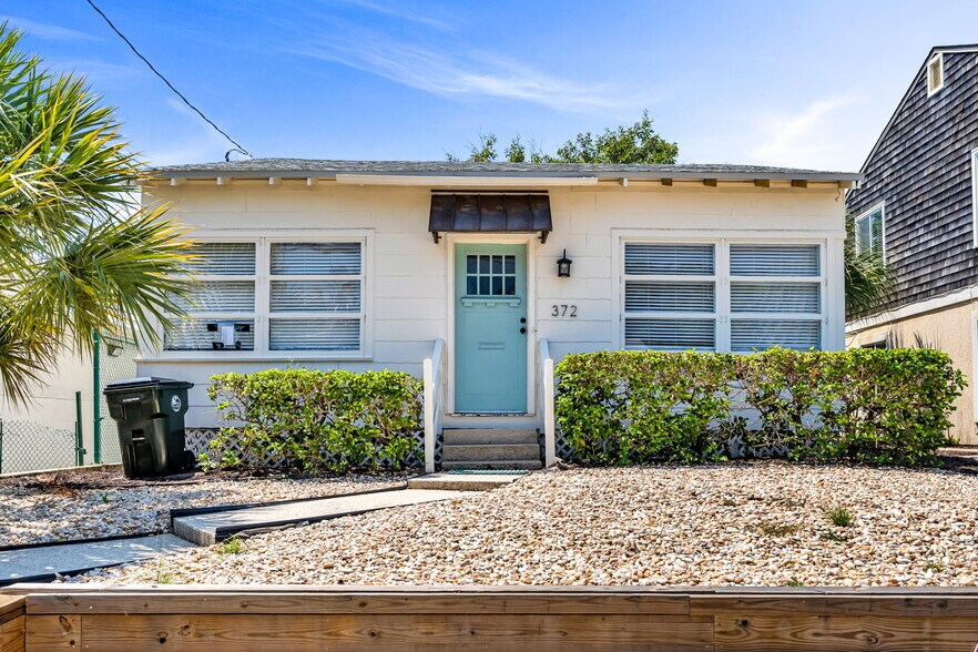 Primary Photo Of 372 Ahern St, Atlantic Beach Loft Creative Space For Sale