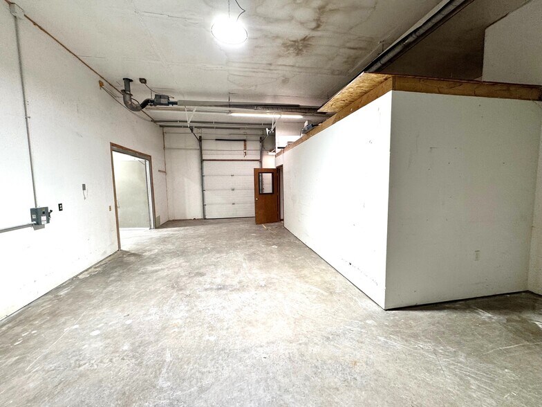 More Photos Of 4610 Femrite Dr, Madison Warehouse For Lease