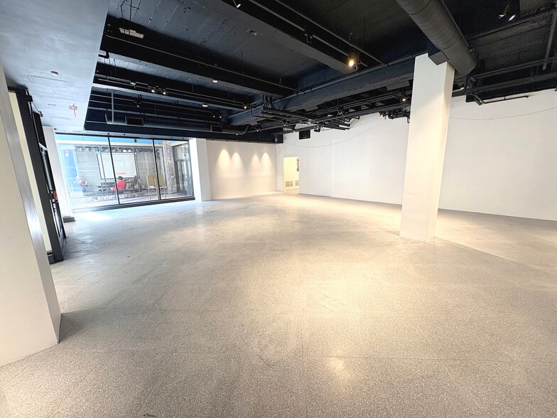 More Photos Of 215 W 9th St, Los Angeles Apartments For Lease