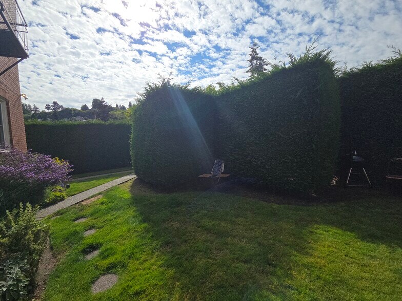 More Photos Of 2452 Alki Ave SW, Seattle Apartments For Sale