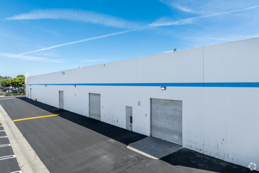 More Photos Of 2870 S Harbor Blvd, Santa Ana Warehouse For Lease