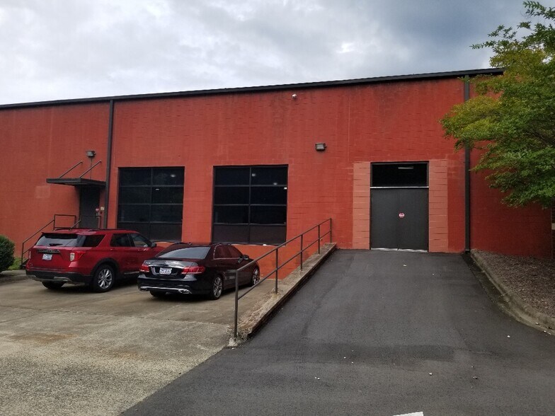 More Photos Of 8016 Tower Point Dr, Charlotte Office For Sale