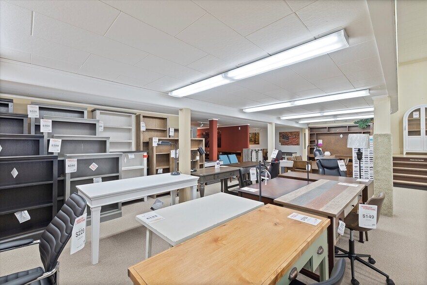 More Photos Of 301 Main Ave, Tillamook General Retail For Sale