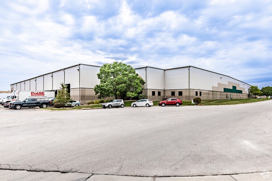 Primary Photo Of 501-535 NW Parkway, Riverside Warehouse For Lease