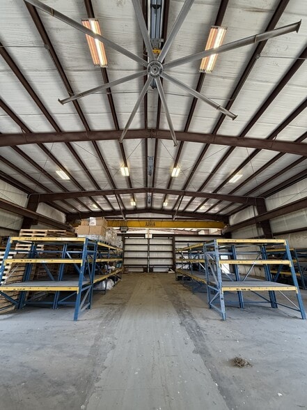 More Photos Of 1037 Freeman Rd, Broussard Warehouse For Lease