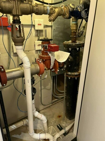 More Photos Of 1401 N Western Ave, Lake Forest Apartments For Sale