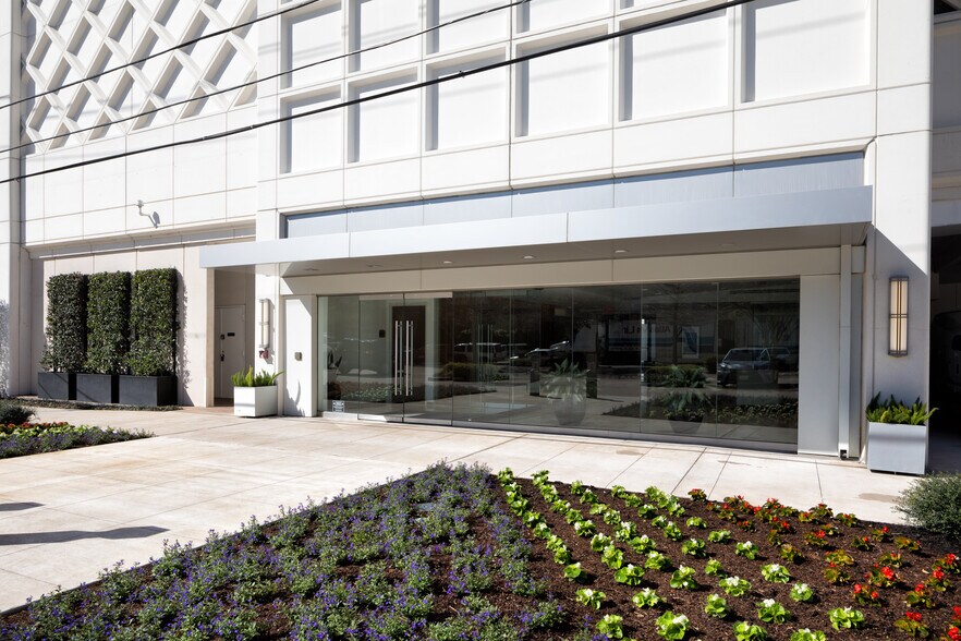 More Photos Of 2323 S Shepherd Dr, Houston Office For Lease