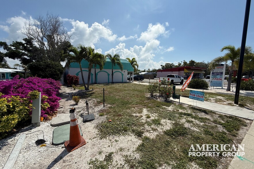 More Photos Of 5610 Gulf of Mexico Dr, Longboat Key Restaurant For Sale