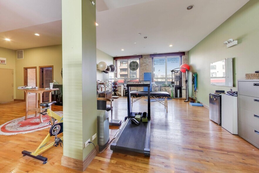 More Photos Of 1811-1819 W North Ave, Chicago Office For Lease