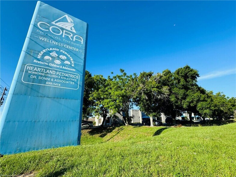 More Photos Of 346 E Royal Palm St, Lake Placid Office For Sale