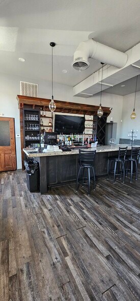 More Photos Of 124 S Broadway St, Coweta Storefront For Sale