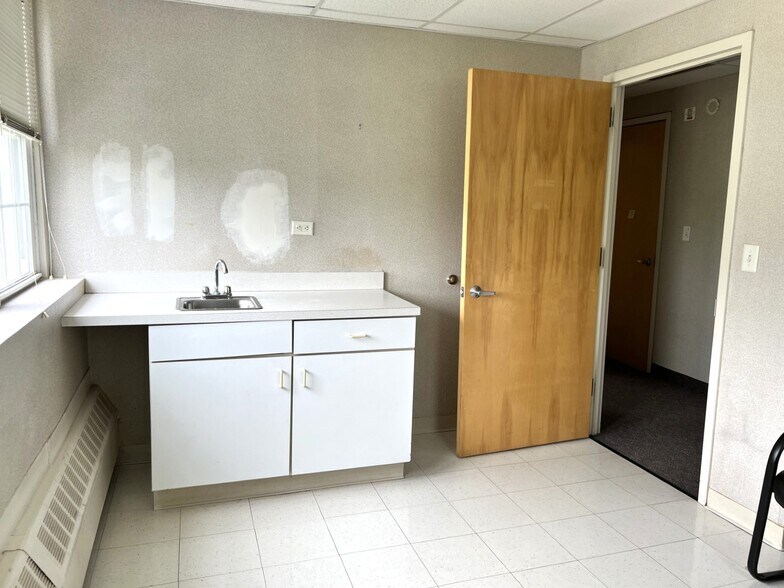 More Photos Of 2 Stowe Rd, Peekskill Medical For Sale