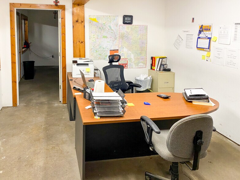 More Photos Of 955 N 1st St, Fairmont City Warehouse For Sale