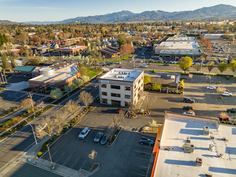 More Photos Of 1301 Poplar Dr, Medford Medical For Lease