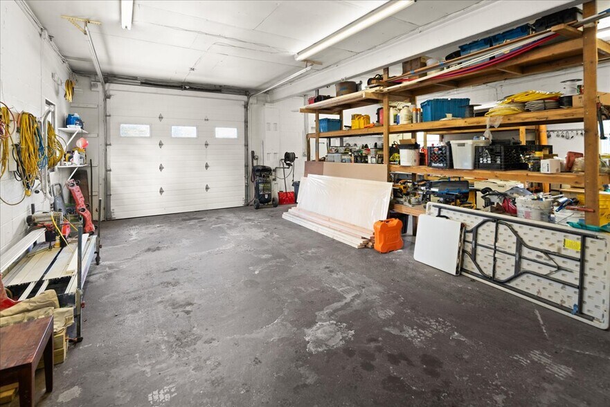 More Photos Of 53 Somerset St, Hopewell Flex For Sale