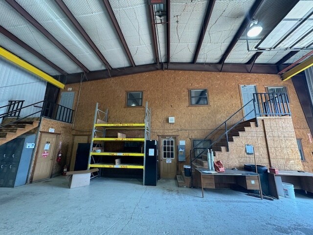 More Photos Of 112 Western St, Pampa Manufacturing For Lease