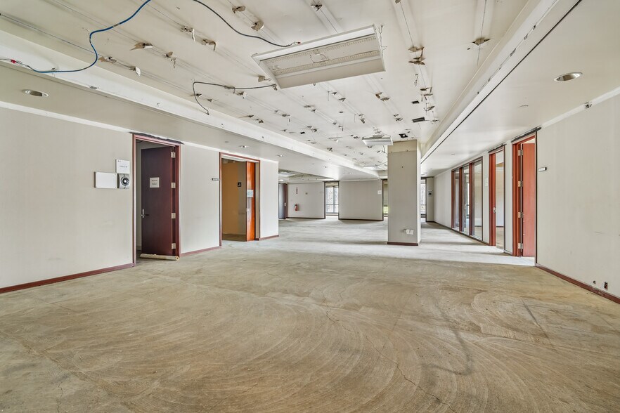 More Photos Of 1000 Sylvan Ave, Englewood Cliffs Office For Sale