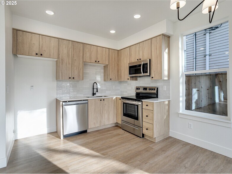More Photos Of , Portland Multifamily For Sale