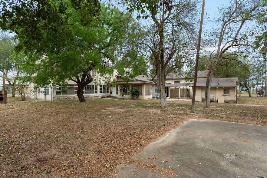 More Photos Of 503 S Illinois Ave, Weslaco Flex For Lease