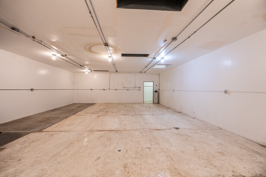 More Photos Of 5261-5265 E Washington Blvd, Commerce Warehouse For Sale