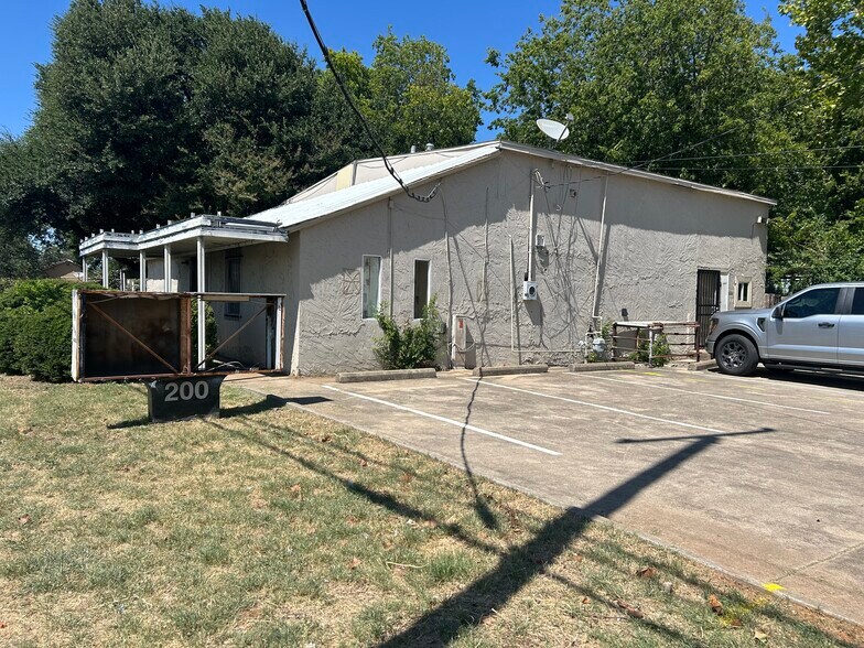 More Photos Of 200 N Beach St, Fort Worth Office For Sale