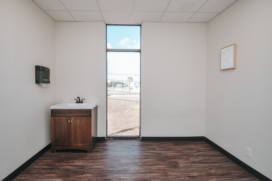 More Photos Of 4104 Houston Hwy, Victoria General Retail For Sale