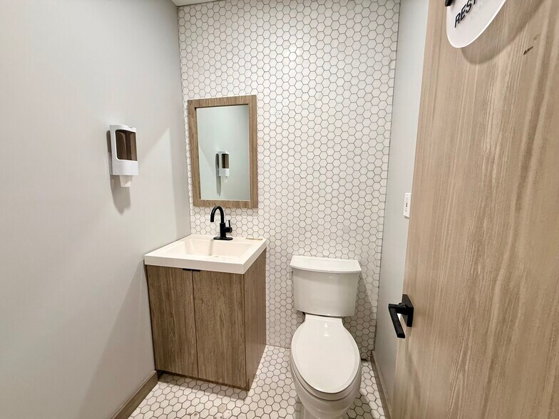 More Photos Of 3 School St, Glen Cove Medical For Lease