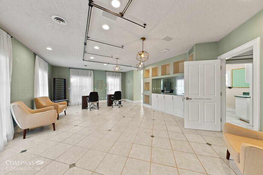 More Photos Of 125 NW Wall St, Bend Health Club For Lease