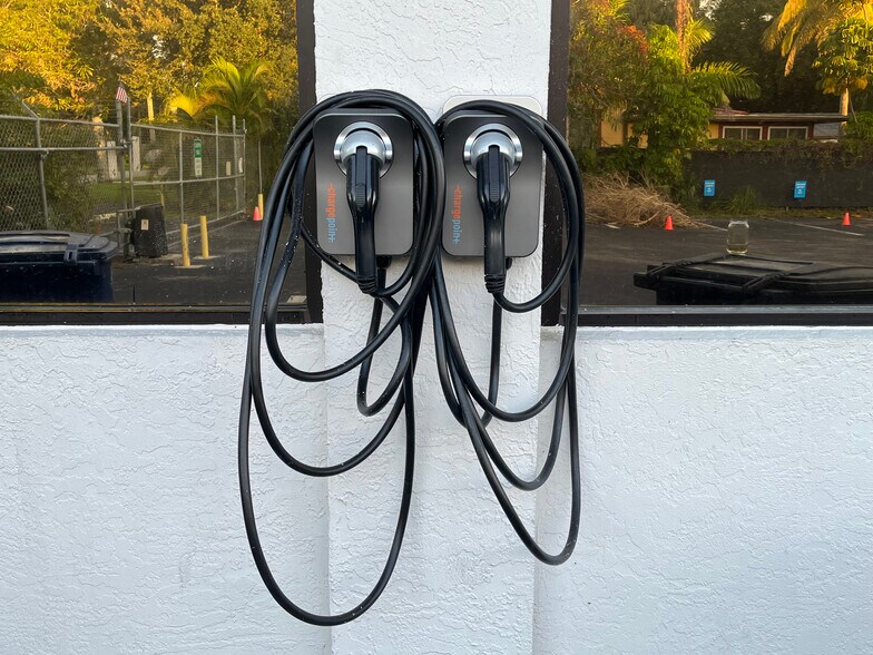 More Photos Of 3120-3131 E Riverside Dr, Fort Myers Flex For Sale