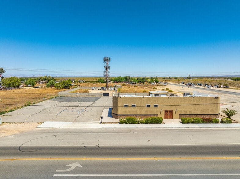 More Photos Of 8837 E Palmdale Blvd, Palmdale Research And Development For Sale