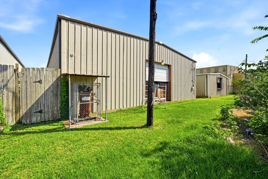 More Photos Of 1309 Illinois Ave, South Houston Warehouse For Sale