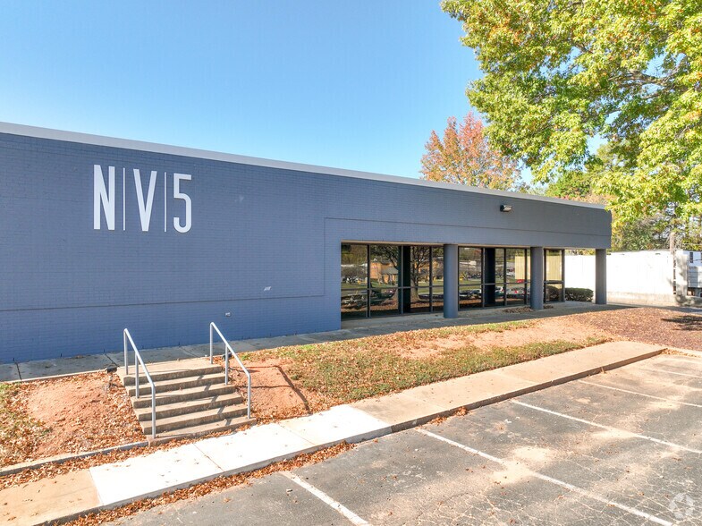 More Photos Of 7500 E Independence Blvd, Charlotte Unknown For Lease
