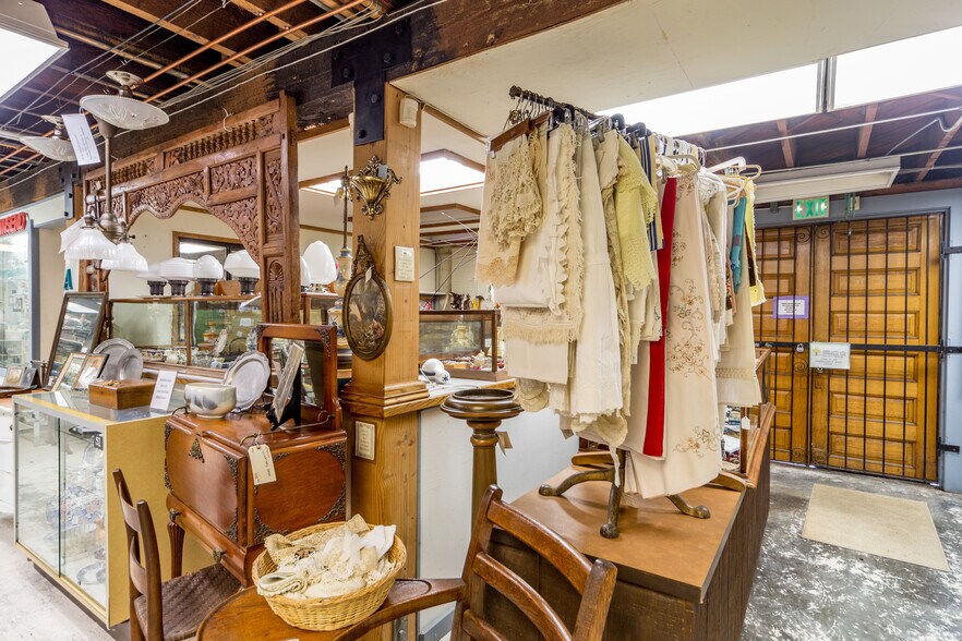 More Photos Of 802 Washington St, Port Townsend General Retail For Sale