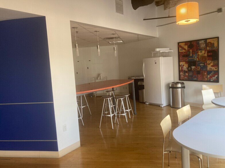 More Photos Of 16-24 N Meridian St, Indianapolis Office For Lease