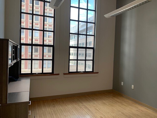 More Photos Of 20 N Sutter St, Stockton Office For Lease