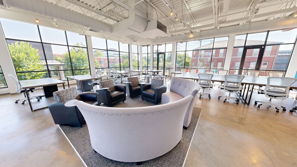 More Photos Of 402 SW A St, Bentonville Bank For Lease