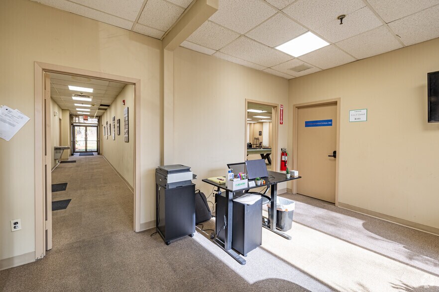 More Photos Of 101 Cottontail Ln, Somerset Warehouse For Lease