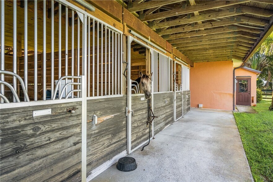 More Photos Of 455 74th Ave, Vero Beach Horse Stables For Sale