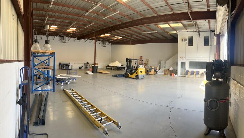 More Photos Of 4540 Arville St, Las Vegas Unknown For Lease