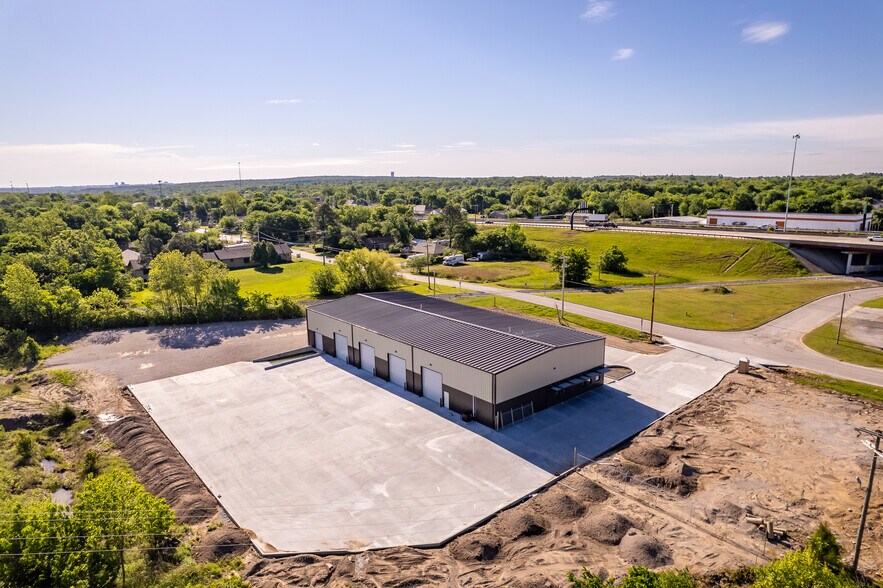 More Photos Of 3801 W 51st St, Tulsa Warehouse For Lease
