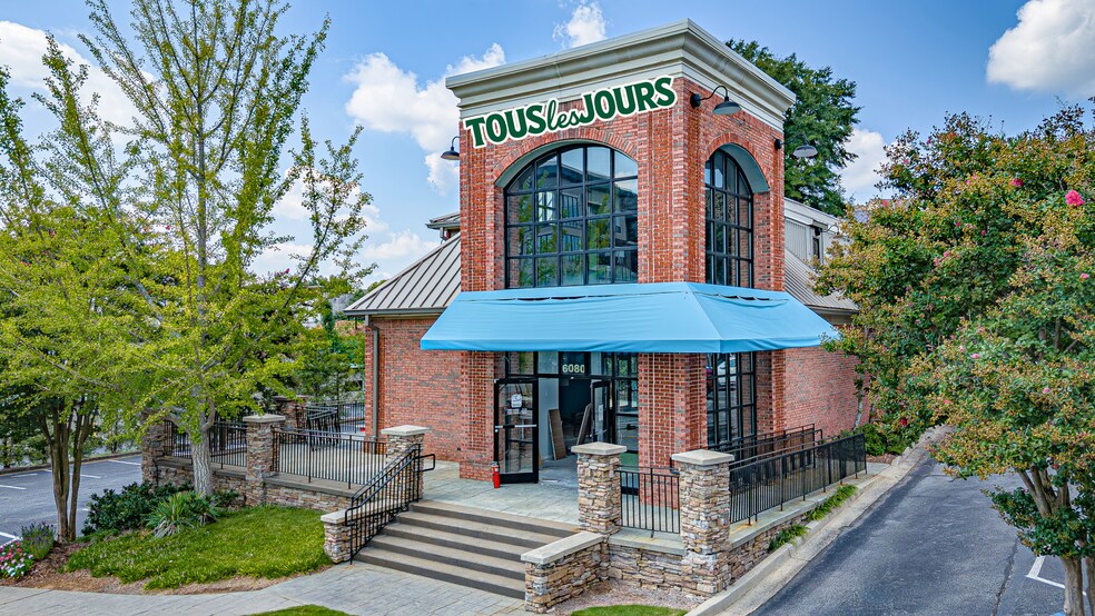 More Photos Of 6090 Roswell Rd, Sandy Springs Restaurant For Sale