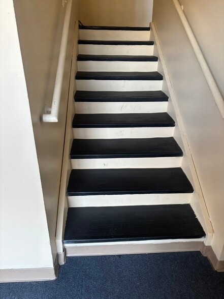 More Photos Of 12 Salters Creek Rd, Hampton Office For Lease